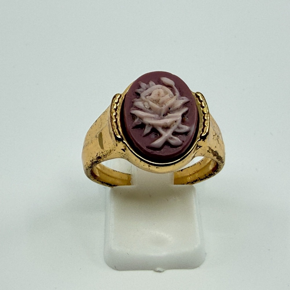 Vintage Gold Tone Carved Faux Cameo Rose Signet Ring Mauve Floral Size 9